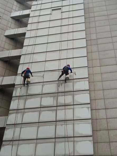 宝兴高空外墙清洗